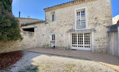 LUNEL-VIEL:charmante maison de ville avec hangar de stockage