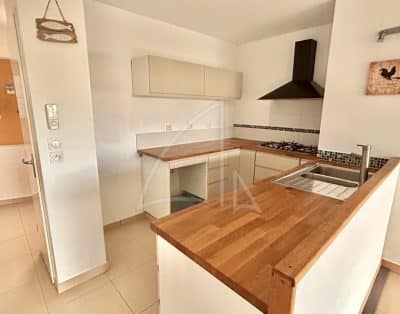 LOCATION VIDE À L&rsquo;ANNÉE – PALAVAS-LES-FLOTS –  APPARTEMENT DE TYPE 3  AVEC VUE SUR LE CANAL