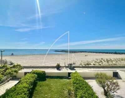 Palavas-Les-Flots – Rive droite – T2 cabine traversant en 1ère ligne avec terrasse et place de parking
