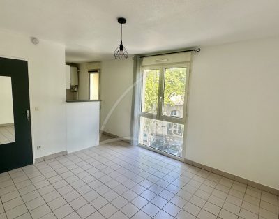 LOCATION VIDE À L’ANNÉE – VILLENEUVE LES MAGUELONNE – STUDIO EN CENTRE VILLE