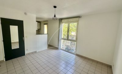 LOCATION VIDE À L’ANNÉE – VILLENEUVE LES MAGUELONNE – STUDIO EN CENTRE VILLE