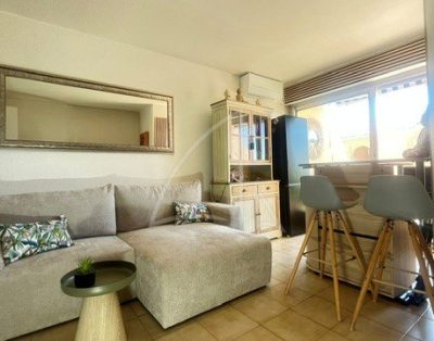 EXCLUSIVITE / Beau studio-cabine ensoleillé, vue trés dégagée,une vue laterale mer