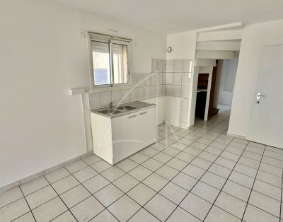 LOCATION VIDE À L’ANNÉE – PALAVAS-LES-FLOTS – T2 MEZZANINE AVEC PLACE DE PARKING PRIVATIVE ET CELLIER