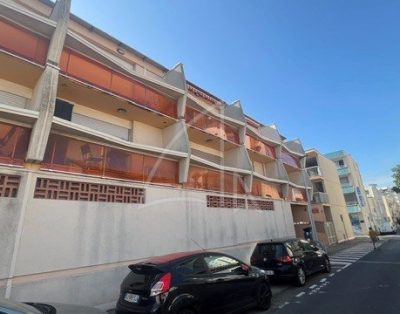 Studio à rénover proximité plage,centre-ville et,possibilité de garage en supplement.