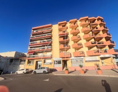 Beau T2 avec terrasse,vue mer, a20 m de la plage et proche centre-ville.